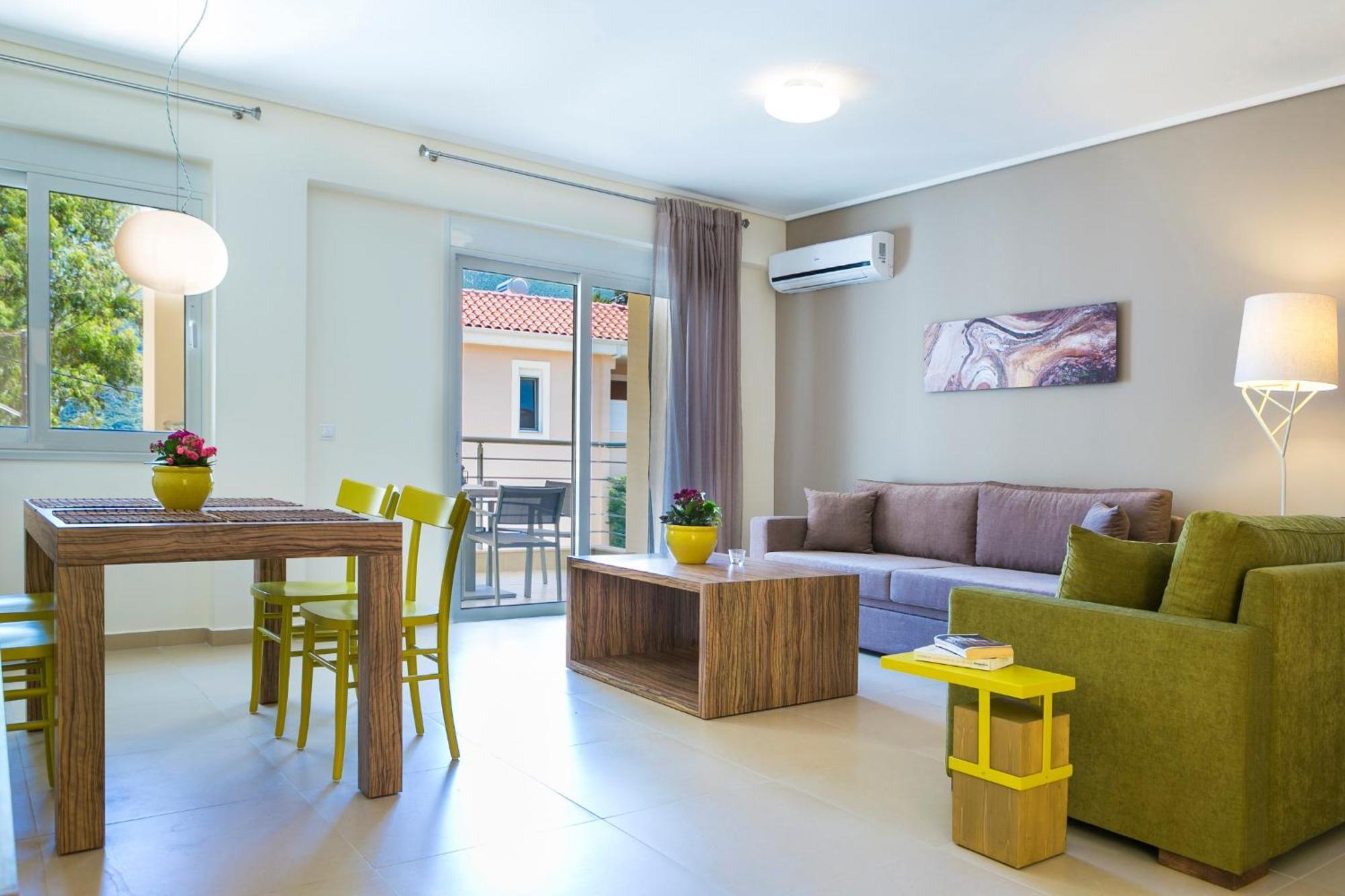 Meliti Waterfront Suites Karavomylos Extérieur photo