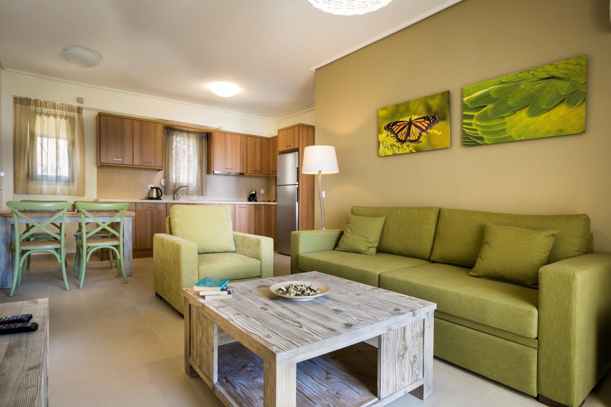 Meliti Waterfront Suites Karavomylos Extérieur photo