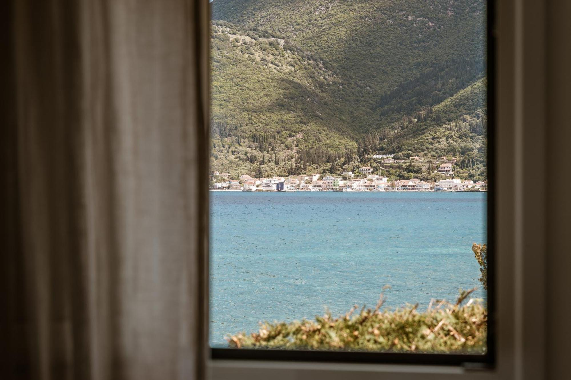 Meliti Waterfront Suites Karavomylos Extérieur photo